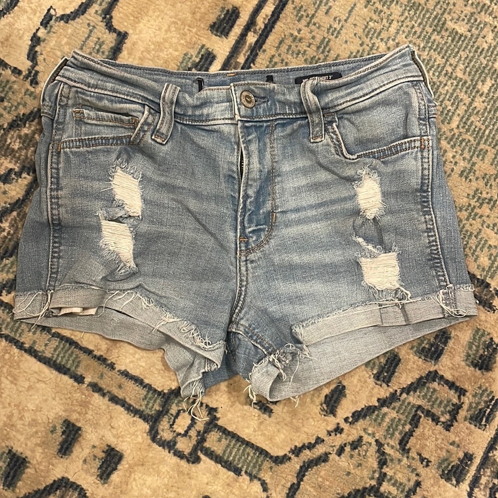 🌟🌟Hollister distressed mid rise shorts size 3